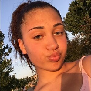 Meet your Posher, Alyssa